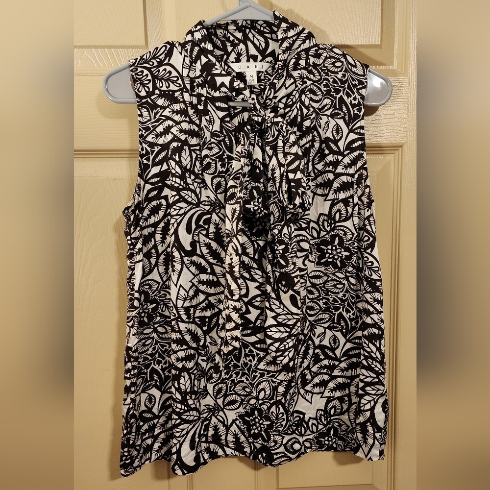 Black and white floral sleeveless blouse.  Size Medium